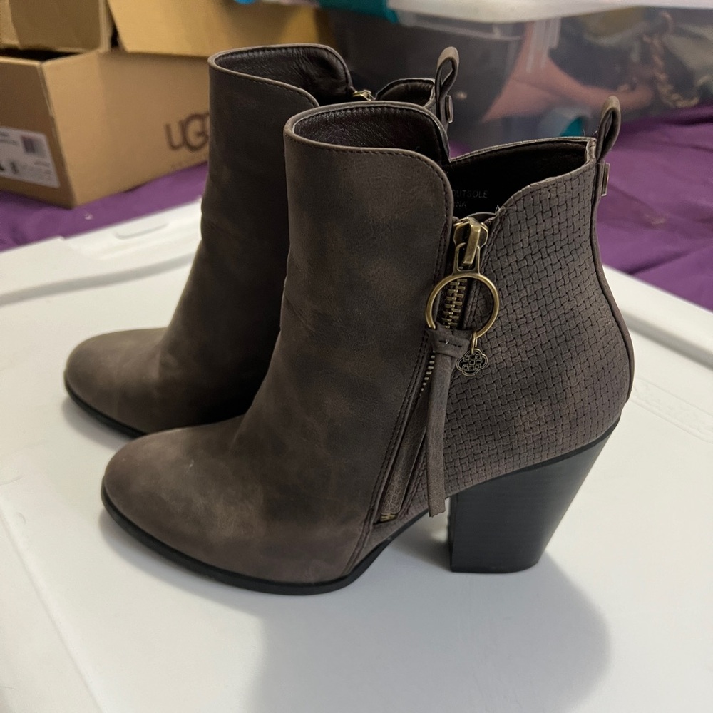 Ankle boots, zipper sides